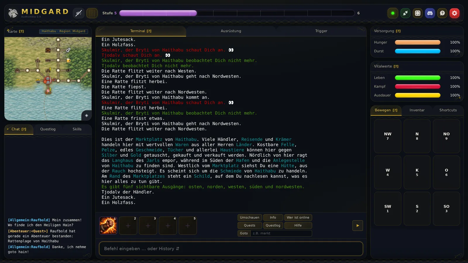 Der WebClient nach dem Anmelden: Karte von Haithabu links oben, Chat links unten, Terminal mit Raumbeschreibung in der Mitte, Skill-Leiste und Befehlszeile darunter, rechts Versorgung, Vitalwerte und das Bewegungsfeld.